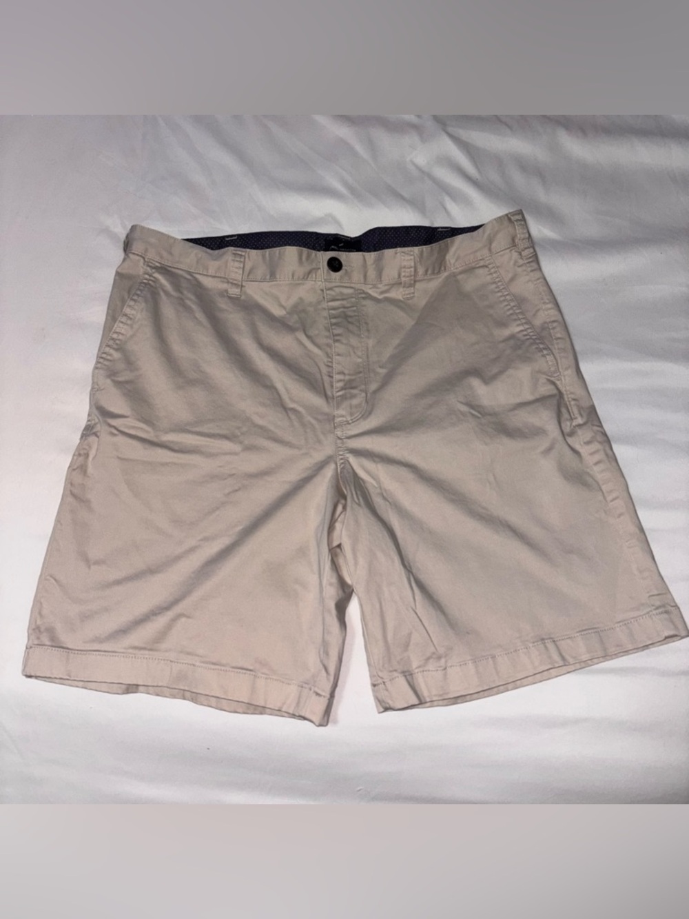 Daniel Hechter Paris Flat Front Chino Shorts in Light Khaki Men’s Size 38